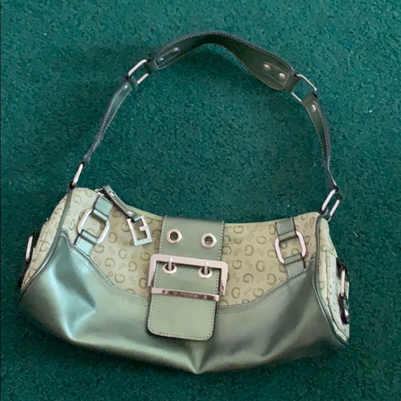 guess baguette bag